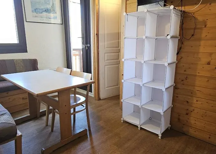 - Inout - 6 Beds Flat J-c4 *